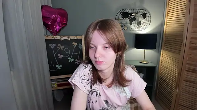 Snapshot of Madelaineses chatting on 11/12/25, 09:53 Madelaineses online show from 11/12/25, 09:53