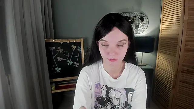 Snapshot of Madelaineses chatting on 11/19/25, 08:47 Madelaineses online show from 11/19/25, 08:47