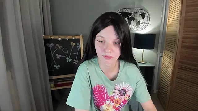 Snapshot of Madelaineses chatting on 11/26/25, 09:21 Madelaineses online show from 11/26/25, 09:21