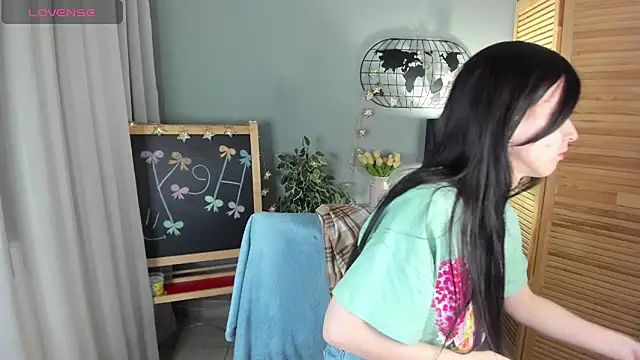 Snapshot of Madelaineses chatting on 11/29/25, 10:07 Madelaineses online show from 11/29/25, 10:07