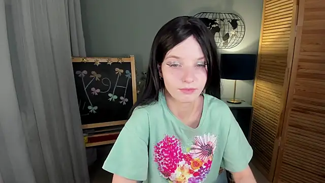 Snapshot of Madelaineses chatting on 12/02/25, 08:41 Madelaineses online show from 12/02/25, 08:41