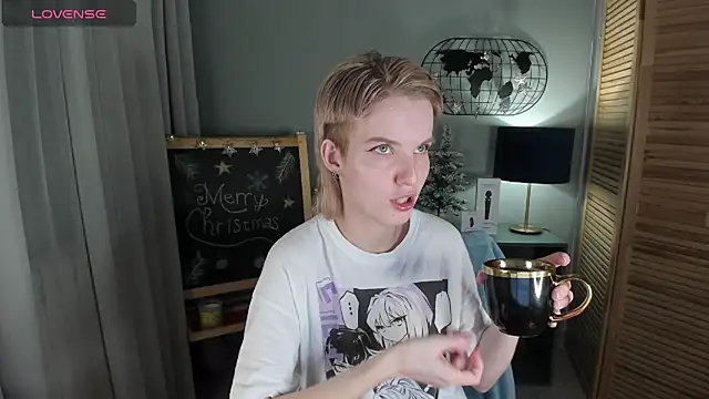 Snapshot of Madelaineses chatting on 12/21/25, 08:43 Madelaineses online show from 12/21/25, 08:43