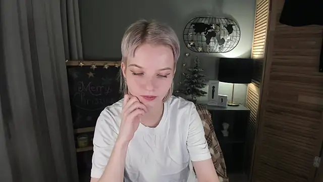 Snapshot of Madelaineses chatting on 01/07/26, 08:50 Madelaineses online show from 01/07/26, 08:50