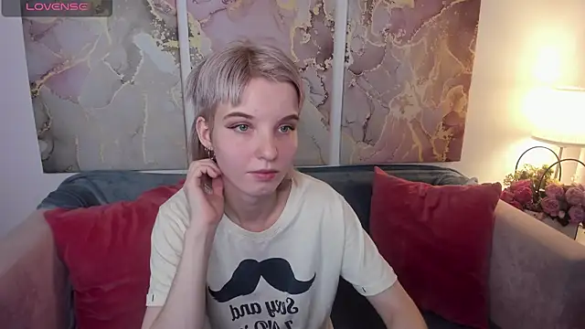 Snapshot of Madelaineses chatting on 01/11/26, 09:14 Madelaineses online show from 01/11/26, 09:14