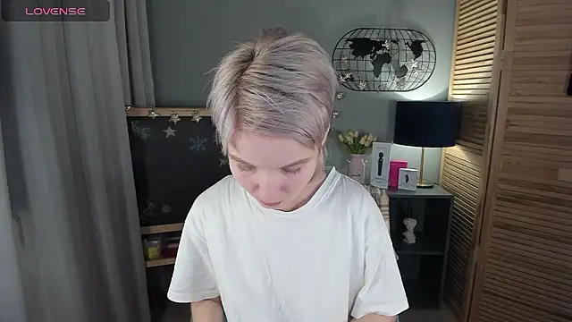 Snapshot of Madelaineses chatting on 01/14/26, 10:54 Madelaineses online show from 01/14/26, 10:54