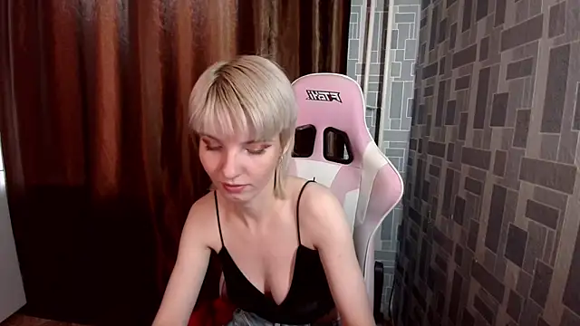 Snapshot of Madelaineses chatting on 02/07/26, 03:54 Madelaineses online show from 02/07/26, 03:54