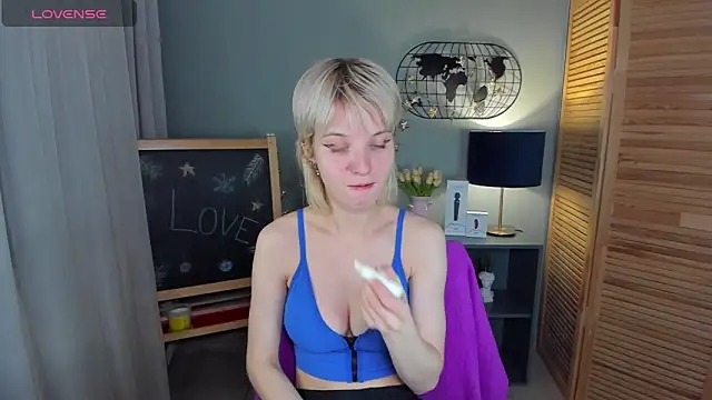 Snapshot of Madelaineses chatting on 02/28/26, 09:21 Madelaineses online show from 02/28/26, 09:21