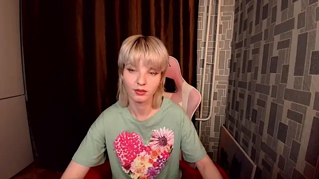 Snapshot of Madelaineses chatting on 03/08/26, 10:24 Madelaineses online show from 03/08/26, 10:24