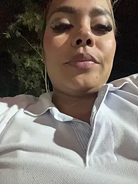 Snapshot of EmilyDuran_ chatting on 06/13/26, 05:05 EmilyDuran online show from 06/13/26, 05:05