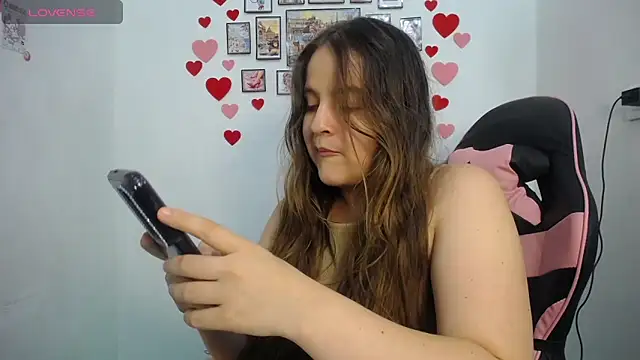 Snapshot of Pregnant_Kloe chatting on 06/10/26, 03:11 Pregnant Kloe online show from 06/10/26, 03:11