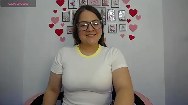 Snapshot of Pregnant_Kloe chatting on 06/24/26, 07:35 Pregnant Kloe online show from 06/24/26, 07:35