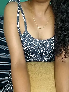 Snapshot of Tamilpallavi chatting on 09/17/25, 04:19 Tamilpallavi online show from 09/17/25, 04:19