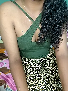 Snapshot of Tamilpallavi chatting on 10/08/25, 02:47 Tamilpallavi online show from 10/08/25, 02:47