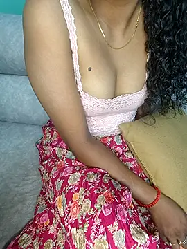 Snapshot of Tamilpallavi chatting on 10/23/25, 03:39 Tamilpallavi online show from 10/23/25, 03:39