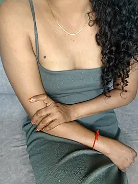 Tamilpallavi online show from 01/15/26, 04:22