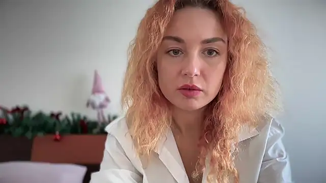 Reddgiirl online show from 12/17/25, 09:59