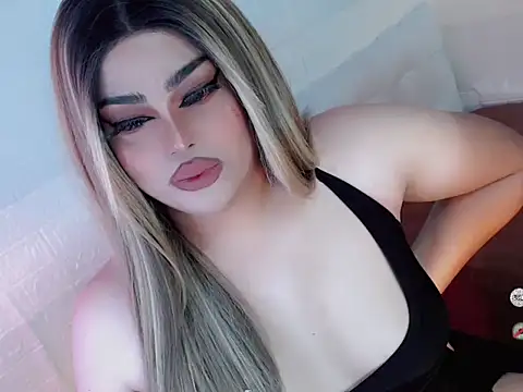 Snapshot of queensavrinax chatting on 11/04/25, 04:22 queensavrinax online show from 11/04/25, 04:22