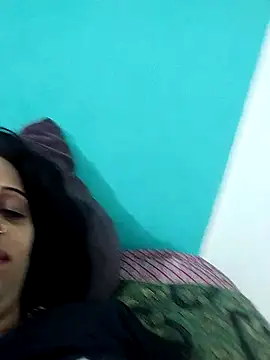 Snapshot of Soniya_Roy chatting on 10/19/25, 04:13 Soniya Roy online show from 10/19/25, 04:13