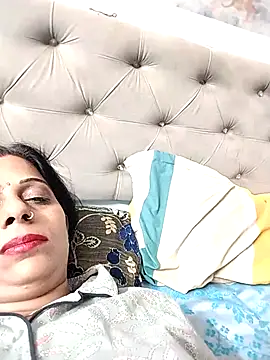 Snapshot of Soniya_Roy chatting on 10/21/25, 03:46 Soniya Roy online show from 10/21/25, 03:46