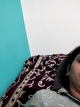 Snapshot of Soniya_Roy chatting on 10/22/25, 04:02 Soniya Roy online show from 10/22/25, 04:02