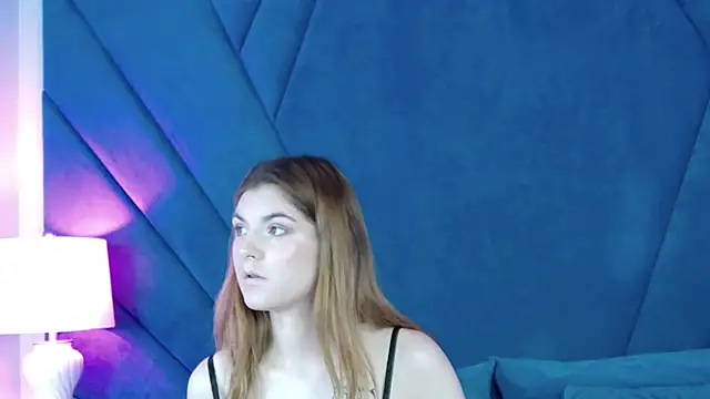 Evelisse online show from 06/19/26, 04:28