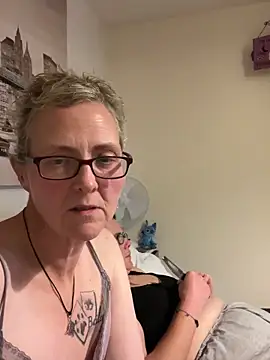 Curvy-Jinx online show from 11/18/25, 08:57