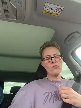 Curvy-Jinx online show from 04/19/26, 01:43