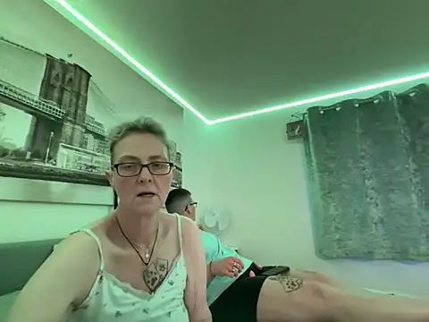 Curvy-Jinx online show from 04/19/26, 07:05