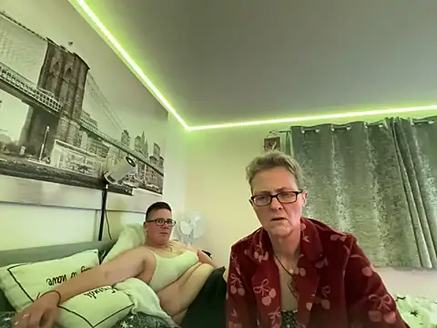 Curvy-Jinx online show from 04/21/26, 08:01