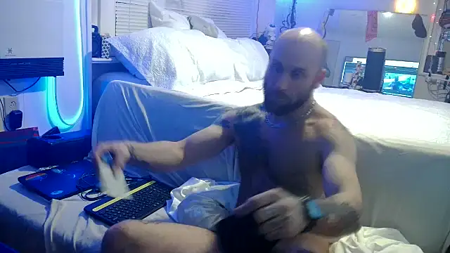 Luv2SuckBWC92 online show from 11/18/25, 05:34