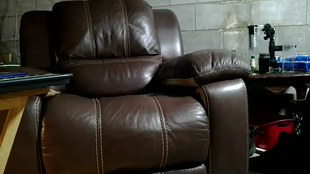 Luv2SuckBWC92 online show from 12/20/25, 04:08