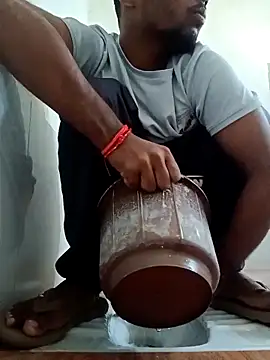 Snapshot of monubigcoock chatting on 11/17/25, 09:59 monubigcoock online show from 11/17/25, 09:59