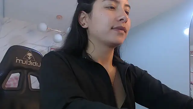 victoria hernandez t  online show from 04/15/26, 01:40