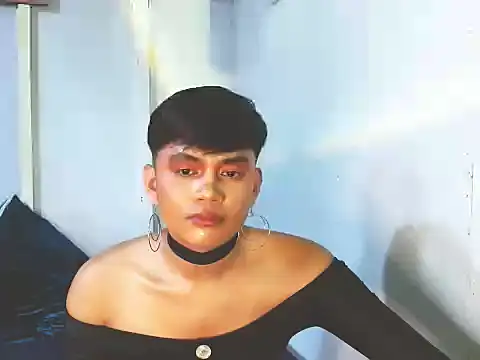 Snapshot of Alexx_143 chatting on 10/04/25, 06:22 Alexx 143 online show from 10/04/25, 06:22