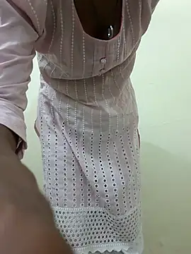 Alia-00 online show from 10/31/25, 04:02