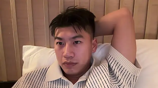 Snapshot of heywilliam chatting on 11/12/25, 01:44 heywilliam online show from 11/12/25, 01:44