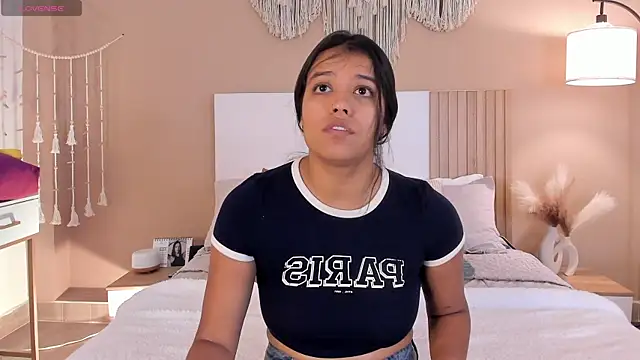 Camila Bustamante online show from 04/19/26, 01:43