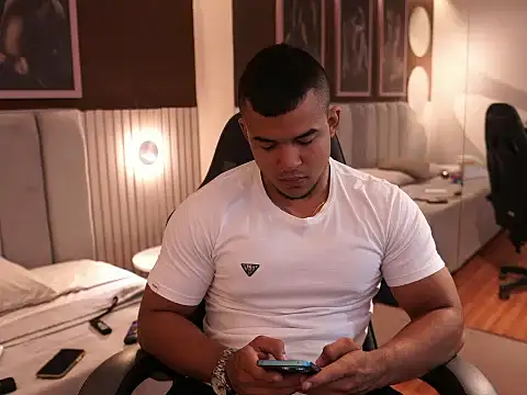 Thiago Valente online show from 09/25/25, 01:15