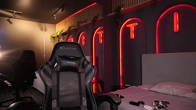 Thiago Valente online show from 04/20/26, 01:14