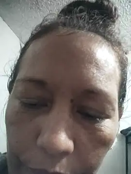 Snapshot of marinita13 chatting on 10/12/25, 02:21 marinita13 online show from 10/12/25, 02:21