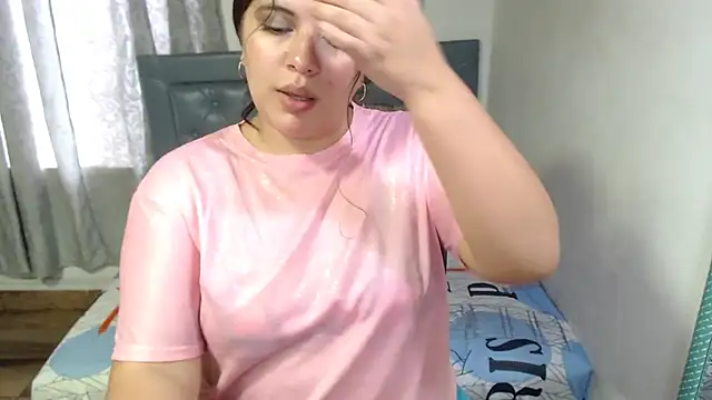 Snapshot of sarah_aguilar chatting on 05/09/26, 05:29 sarah aguilar online show from 05/09/26, 05:29