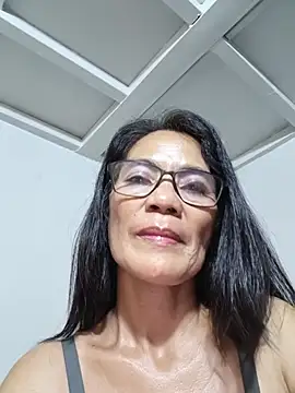 Snapshot of ImYourWoman_55 chatting on 06/20/26, 03:31 ImYourWoman 55 online show from 06/20/26, 03:31
