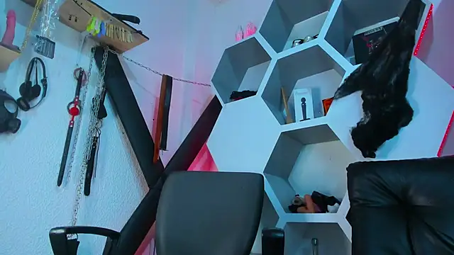 Madame Deborass online show from 10/14/25, 04:46