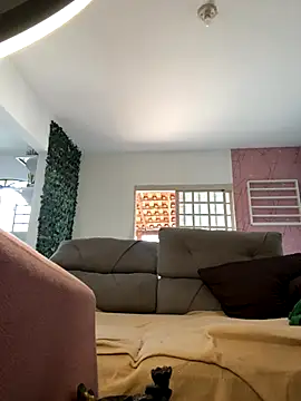 Chloe Leaozinho online show from 11/07/25, 05:46