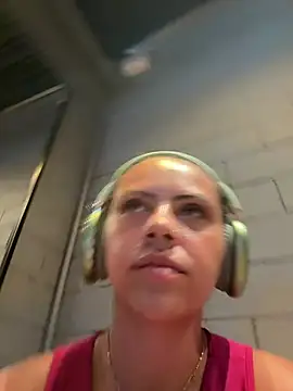 Chloe Leaozinho online show from 02/23/26, 03:53