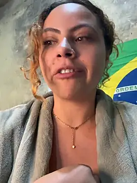 Chloe Leaozinho online show from 06/14/26, 02:24