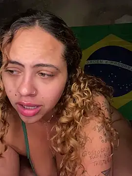 Chloe Leaozinho online show from 06/20/26, 01:52