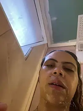 Chloe Leaozinho online show from 07/26/26, 02:57