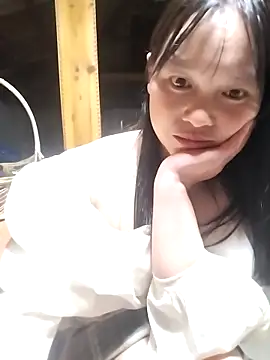 Snapshot of Tiyir597 chatting on 10/03/25, 03:31 Tiyir597 online show from 10/03/25, 03:31