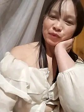 Snapshot of Tiyir597 chatting on 10/04/25, 03:43 Tiyir597 online show from 10/04/25, 03:43